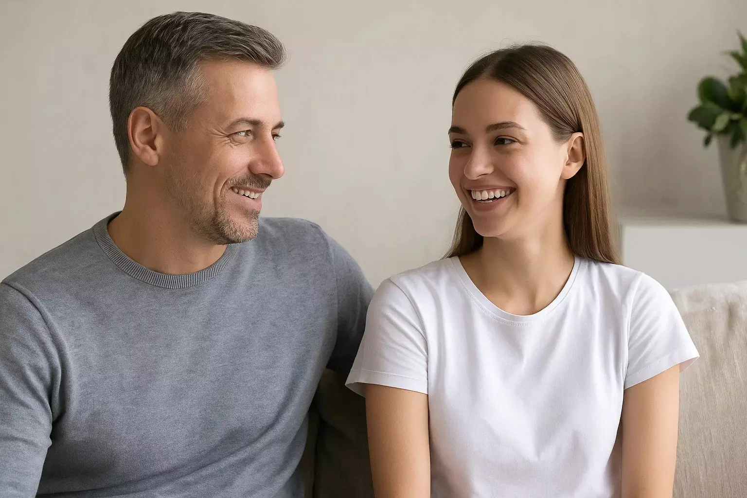 40-50 के पुरुषों को क्यों भाती है 20-25 साल की लड़कियां? जानें असली वजहें जो कोई खुलकर नहीं बताता