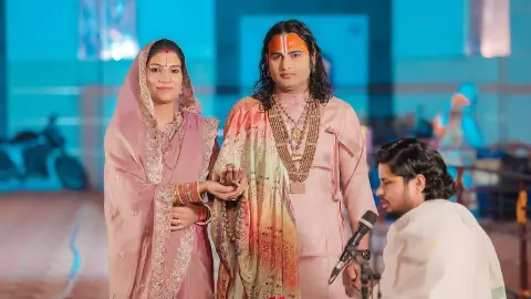 25 तक 4-5 जगह मुंह मार लेगी....बुरे फंसे अनिरुद्धाचार्य; उठे सवाल- खुद की शादी किस उम्र में की? 25 तक 4-5 जगह मुंह मार लेगी....बुरे फंसे अनिरुद्धाचार्य; उठे सवाल- खुद की शादी किस उम्र में की?