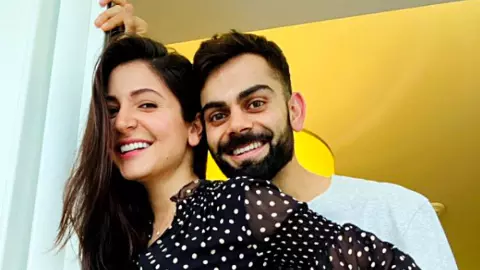 साल 2013 का वो शैम्पू ऐड, जिसने बना दी थी विराट-अनुष्का की जोड़ी; शादी के 8 साल पूरे होने पर फैंस ऐसे दे रहे बधाई साल 2013 का वो शैम्पू ऐड, जिसने बना दी थी विराट-अनुष्का की जोड़ी; शादी के 8 साल पूरे होने पर फैंस ऐसे दे रहे बधाई