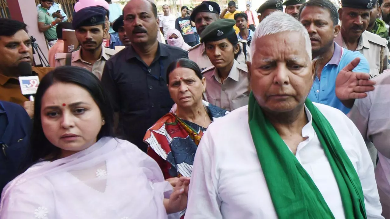 ‘हर बेटी को मायका सुरक्षित मिले’, लालू परिवार में बढ़ी रार; रोहिणी आचार्य ने नीतीश कुमार से लगाई गुहार