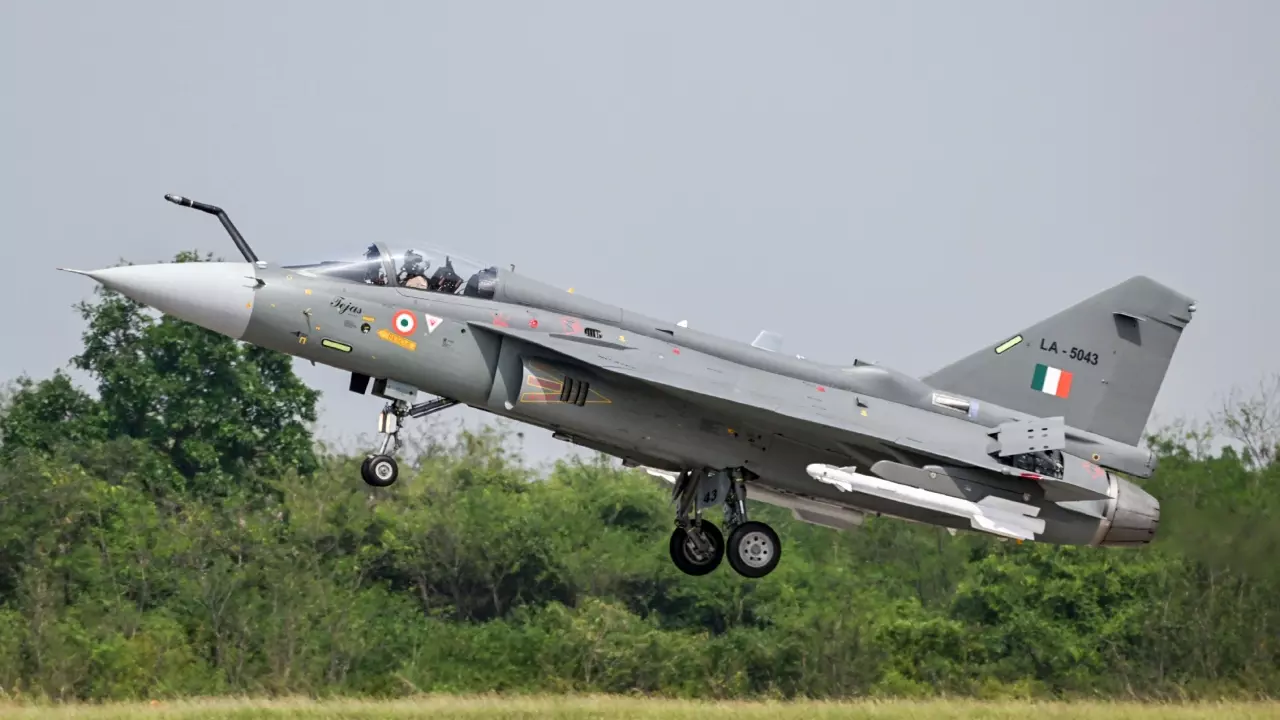 अमेरिकी कंपनी ने फिर दिया धोखा, तेजस MK 1A की डिलिवरी डेट फिर बढ़ी आगे, कब मिलेगा पहला फाइटर जेट?