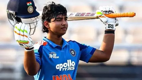 INDU19 vs UAEU19: वैभव सूर्यवंशी ने फिर मचाई बल्ले से तबाही, 56 गेंदों पर ठोका शतक; जड़ दिए 9 छक्के और 5 चौके INDU19 vs UAEU19: वैभव सूर्यवंशी ने फिर मचाई बल्ले से तबाही, 56 गेंदों पर ठोका शतक; जड़ दिए 9 छक्के और 5 चौके