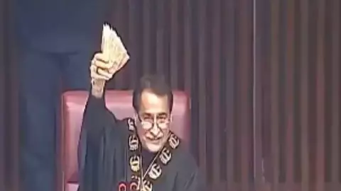 पाक में सिर्फ सड़क पर नहीं ससंद में भी भिखारी... संसद में गिरे 10 नोट, तो 12 लोगों ने उठाए हाथ, अब सोशल पर जमकर हो रही फजीहत पाक में सिर्फ सड़क पर नहीं ससंद में भी भिखारी... संसद में गिरे 10 नोट, तो 12 लोगों ने उठाए हाथ, अब सोशल पर जमकर हो रही फजीहत