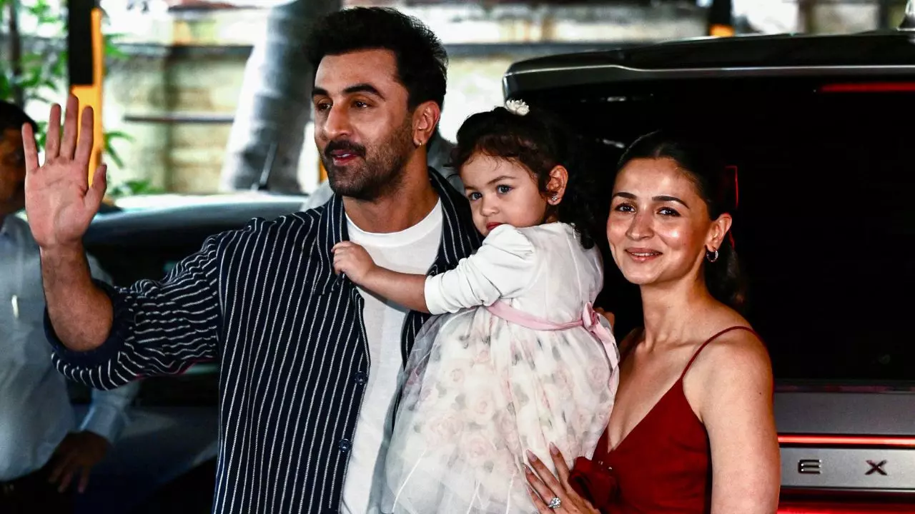 Alia Bhatt ने रेड सी फेस्टिवल के मंच पर गई मलयाली लोरी उन्नी वावा वो, बताया राहा को है कितनी पसंद | Video Viral