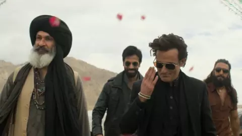 Dhurandhar का ये गाना दिमाग पर चढ़ गया पर जुबां पर चढ़ता ही नहीं! क्या है FA9LA का मतलब? सिंगर को भी जान लीजिए Dhurandhar का ये गाना दिमाग पर चढ़ गया पर जुबां पर चढ़ता ही नहीं! क्या है FA9LA का मतलब? सिंगर को भी जान लीजिए