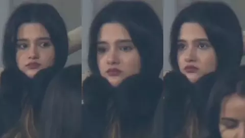 South Africa के खिलाफ भले ही India को दूसरे T20 में 51 रन से मिली हो हार, लेकिन Viral Girl ने लूट ली महफिल- देखें VIDEO South Africa के खिलाफ भले ही India को दूसरे T20 में 51 रन से मिली हो हार, लेकिन Viral Girl ने लूट ली महफिल- देखें VIDEO