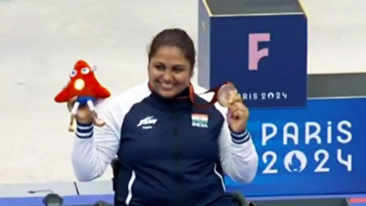 पैरालंपिक्स 2024 से बनीं स्टार, कौन हैं ब्रॉन्ज गर्ल मोना अग्रवाल?
