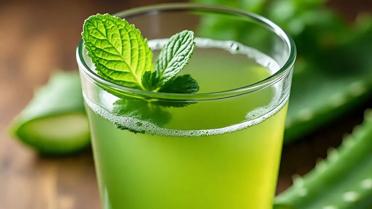 बढ़ते वजन और पिंप्लस की हो जाएगी छुट्टी, बस रोज सुबह खाली पेट ये जादूई जूस!