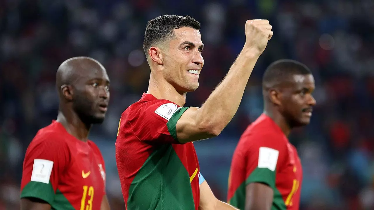 रोनाल्डो ने रचा इतिहास, फुटबॉल में ऐसा करने वाले बने पहले खिलाड़ी