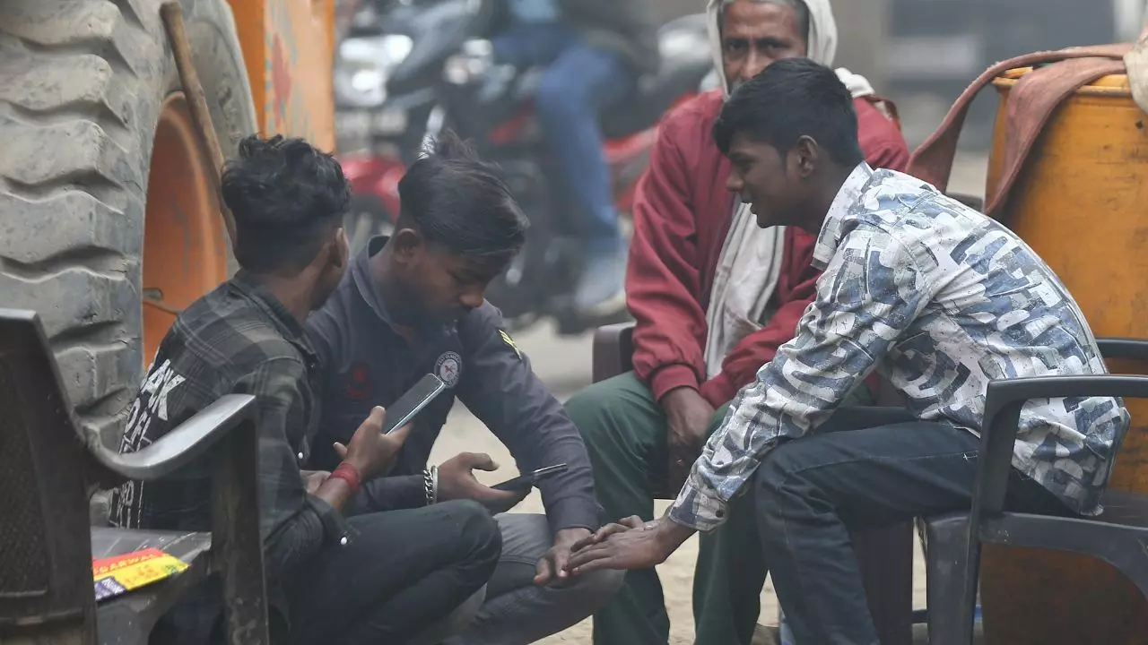 दिल्ली-एनसीआर में घना कोहरा, बिहार के शहरों में प्रदूषण खतरनाक; जानें अन्य राज्यों का हाल