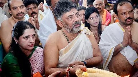 6 जनवरी को डीके शिवकुमार बनेंगे सीएम... कांग्रेस विधायक के दावे से कर्नाटक में आया सियासी भूचाल, अब क्या करेंगे सिद्धारमैया? 6 जनवरी को डीके शिवकुमार बनेंगे सीएम... कांग्रेस विधायक के दावे से कर्नाटक में आया सियासी भूचाल, अब क्या करेंगे सिद्धारमैया?