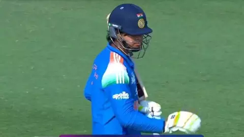 IND U19 vs PAK U19: पाकिस्तान के खिलाफ नहीं चला वैभव सूर्यवंशी का बल्ला, आसान कैच देकर गंवाया विकेट; देखें वीडियो IND U19 vs PAK U19: पाकिस्तान के खिलाफ नहीं चला वैभव सूर्यवंशी का बल्ला, आसान कैच देकर गंवाया विकेट; देखें वीडियो