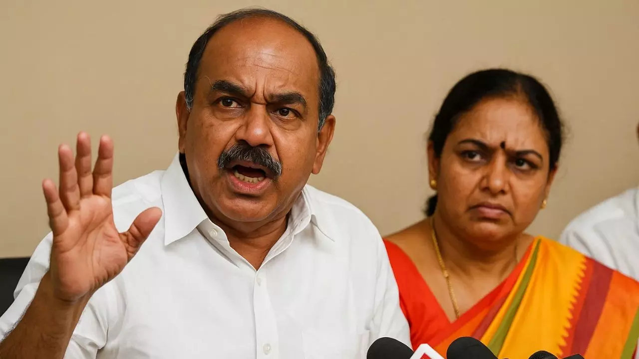 पतियों के साथ सोने के लिए महिलाओं का..., CPI नेता सैदअली मजीद के बयान पर मचा बवाल, महिला उम्मीदवारों पर की टिप्पणी