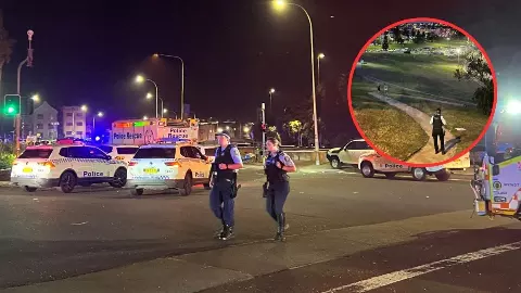 Bondi Beach Shooting: पिता-पुत्र निकले हमलावर, 16 लोगों की मौत से ऑस्ट्रेलिया में मातम; आधा झुका राष्ट्रीय ध्वज Bondi Beach Shooting: पिता-पुत्र निकले हमलावर, 16 लोगों की मौत से ऑस्ट्रेलिया में मातम; आधा झुका राष्ट्रीय ध्वज