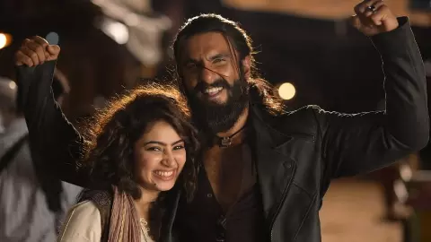 कास्टिंग डायरेक्टर Mukesh Chhabra का खुलासा, क्यों की Ranveer Singh के ऑपोज़िट 20 साल छोटी Sara Arjun की कास्टिंग? कास्टिंग डायरेक्टर Mukesh Chhabra का खुलासा, क्यों की Ranveer Singh के ऑपोज़िट 20 साल छोटी Sara Arjun की कास्टिंग?