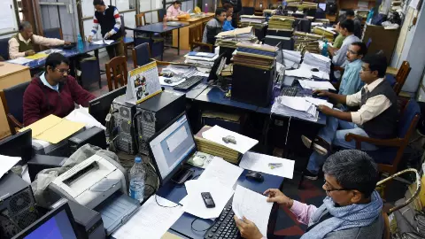 अब भारत में लागू होगा चार दिन का वर्क वीक, लेकिन माननी पड़ेंगी ये शर्ते, लेबर मिनिस्ट्री ने समझाई पूरी कहानी अब भारत में लागू होगा चार दिन का वर्क वीक, लेकिन माननी पड़ेंगी ये शर्ते, लेबर मिनिस्ट्री ने समझाई पूरी कहानी