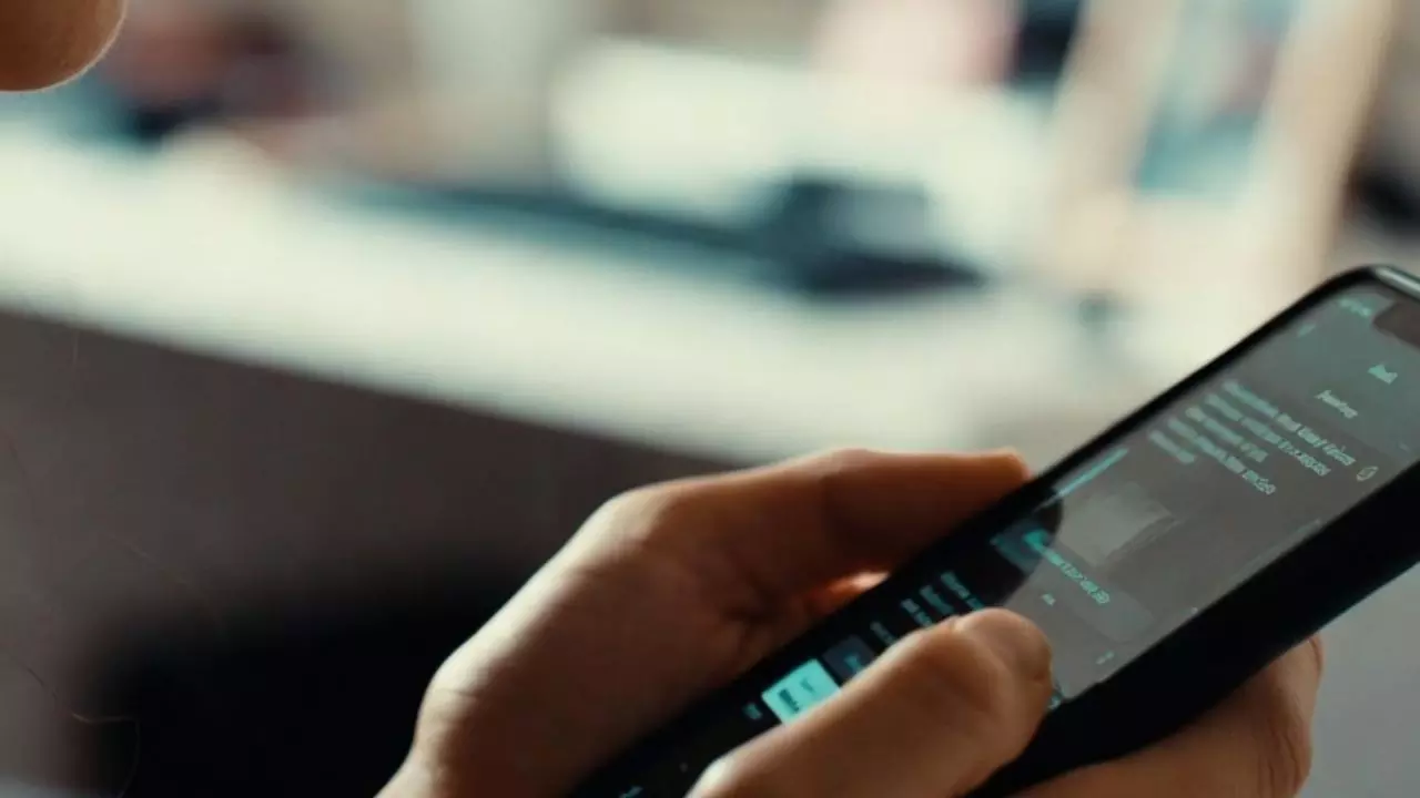 नहाते समय बनाया लड़की का वीडियो और करने लगे ब्लैकमेल, फिर...