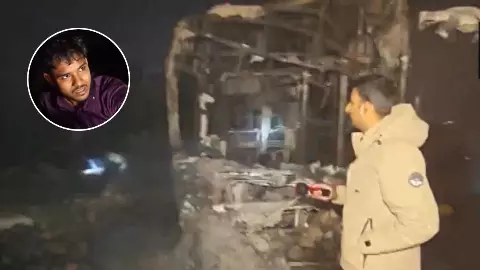 कोहरे में मौत का कहर! यमुना एक्सप्रेसवे पर आपस में टकराए कई वाहन, 6 बसों और 2 कारों में लगी आग; 4 की मौत | Video कोहरे में मौत का कहर! यमुना एक्सप्रेसवे पर आपस में टकराए कई वाहन, 6 बसों और 2 कारों में लगी आग; 4 की मौत | Video