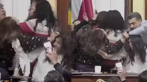 विधानसभा बनी अखाड़ा! महिला विधायकों ने खींचे एक-दूसरे के बाल, जमकर हुई धक्का-मुक्की, VIDEO वायरल विधानसभा बनी अखाड़ा! महिला विधायकों ने खींचे एक-दूसरे के बाल, जमकर हुई धक्का-मुक्की, VIDEO वायरल