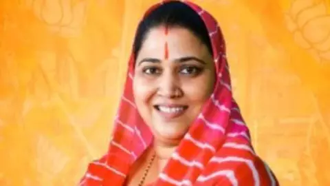 कौन हैं निर्दलीय विधायक ऋतु बनावत? रिश्वत मांगने से जुड़े स्टिंग ऑपरेशन में फंसीं, CBI जांच की कर दी मांग कौन हैं निर्दलीय विधायक ऋतु बनावत? रिश्वत मांगने से जुड़े स्टिंग ऑपरेशन में फंसीं, CBI जांच की कर दी मांग