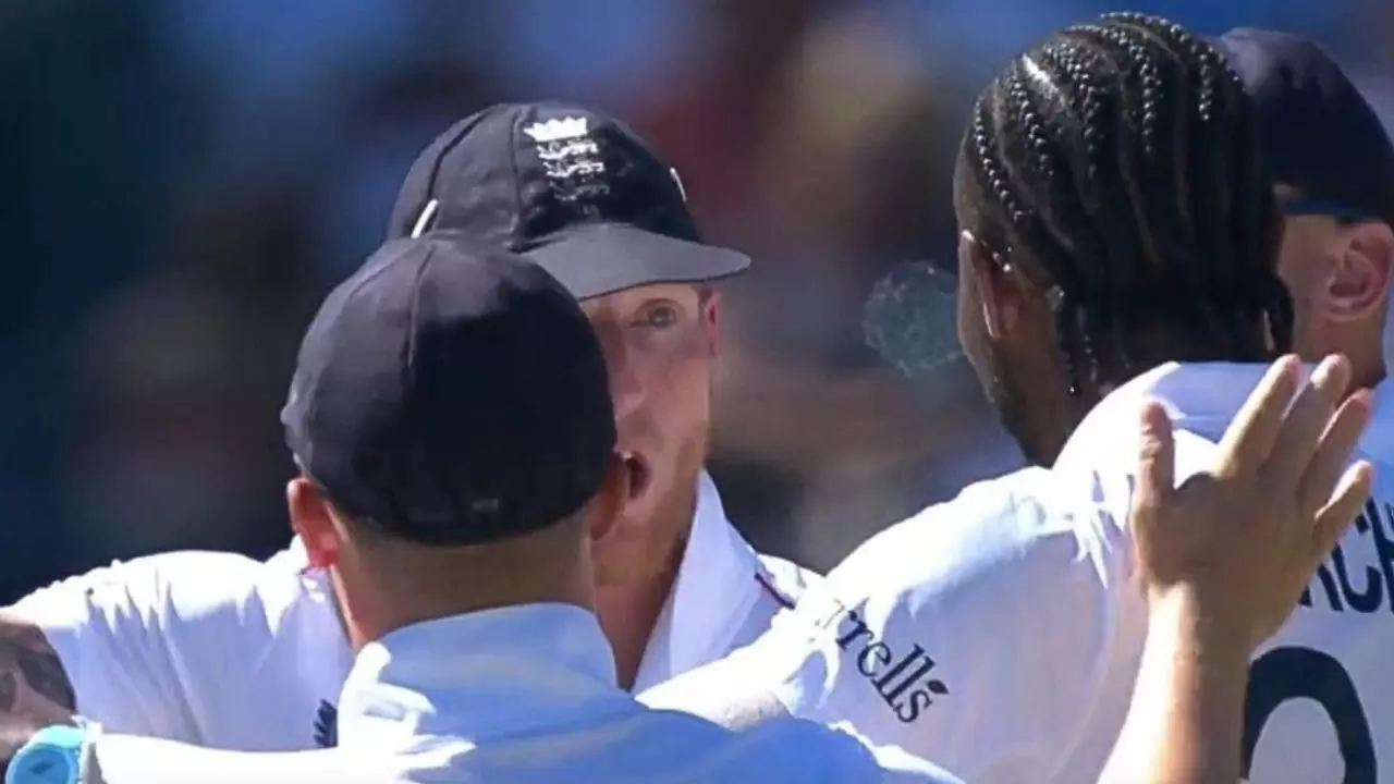 AUS vs ENG: आपस में लड़ने लगे इंग्लैंड के खिलाड़ी, स्टोक्स-आर्चर के बीच जमकर हुई बहस; वीडियो हो रहा वायरल