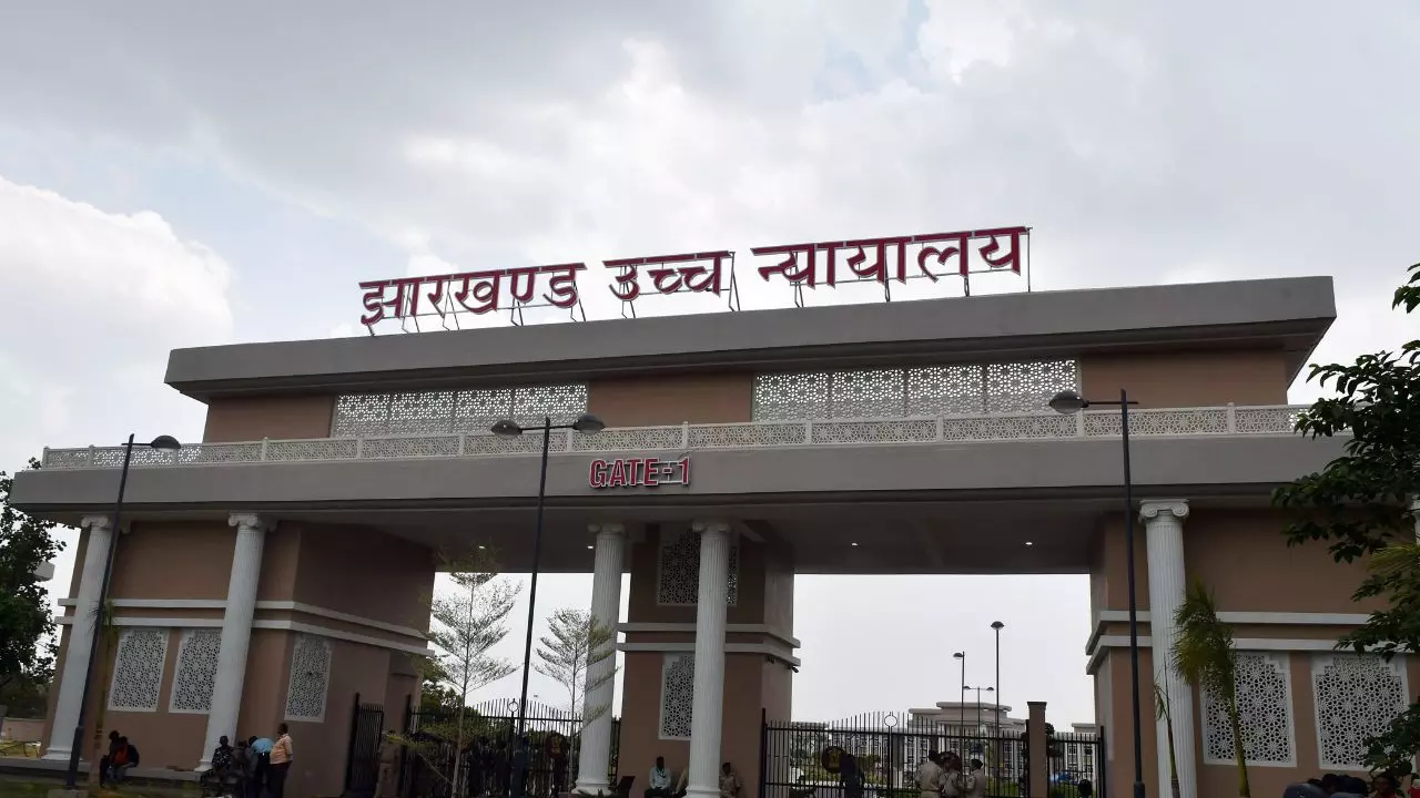 हाईकोर्ट में गुल हुई बिजली, डेढ़ घंटे ठप रही मुकदमों की सुनवाई