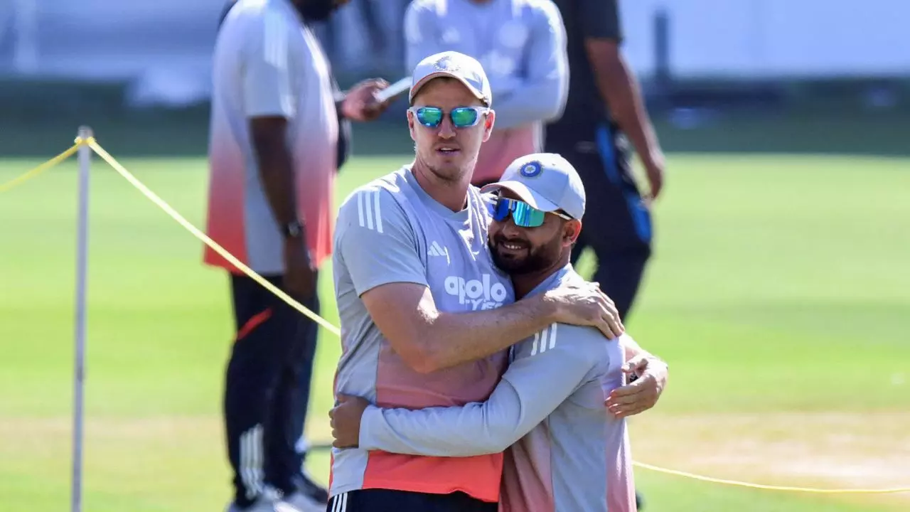 आंखें टीम इंडिया के साथ जुड़ ही गए मोर्नी मोर्कल, BCCI ने तस्वीर शेयर कर दी जानकारी