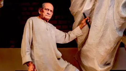 सरकारी नौकरी छोड़कर बने मूर्तिकार, 450 शहरों में गांधी की प्रतिमा से लेकर स्टैच्यू ऑफ यूनिटी तक गढ़ा; जानें कौन थे पद्मश्री राम सुतार सरकारी नौकरी छोड़कर बने मूर्तिकार, 450 शहरों में गांधी की प्रतिमा से लेकर स्टैच्यू ऑफ यूनिटी तक गढ़ा; जानें कौन थे पद्मश्री राम सुतार