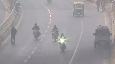 20000 का चालान भरो या बॉर्डर से लौट जाओ, No PUC, No Fuel; दिल्ली में प्रदूषण पर सख्ती का कैसा है असर? 20000 का चालान भरो या बॉर्डर से लौट जाओ, No PUC, No Fuel; दिल्ली में प्रदूषण पर सख्ती का कैसा है असर?