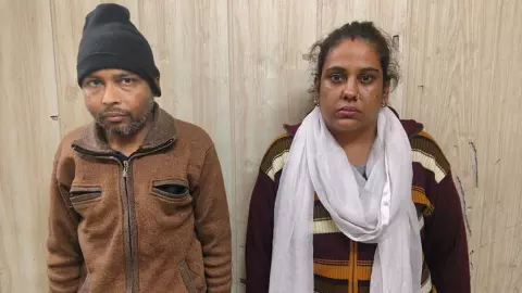 किराया लेने गई तो मिली मौत... पहले प्रेशर कूकर से मारा, फिर दुपट्टे से घोंटा गला; किरायेदार के घर सूटकेस में मिली लाश किराया लेने गई तो मिली मौत... पहले प्रेशर कूकर से मारा, फिर दुपट्टे से घोंटा गला; किरायेदार के घर सूटकेस में मिली लाश