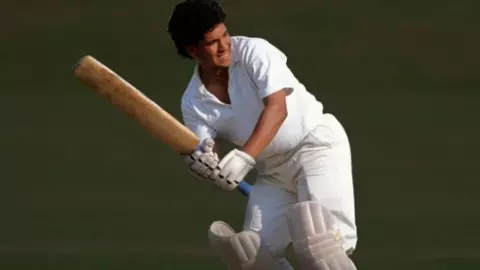 आज के ही दिन सचिन तेंदुलकर ने खेला था पहला वनडे, डेब्यू मैच में डक पर हुए आउट; लेकिन फिर हुई एक नए युग की शुरुआत आज के ही दिन सचिन तेंदुलकर ने खेला था पहला वनडे, डेब्यू मैच में डक पर हुए आउट; लेकिन फिर हुई एक नए युग की शुरुआत