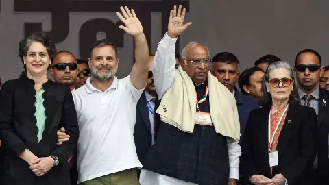 कभी आजादी की धुरी, आज अस्तित्व की लड़ाई!  पूर्व कांग्रेस MLA ने सोनिया गांधी को लिखी चिट्ठी, कहा- पार्टी 1 है, लेकिन पावर सेंटर 5