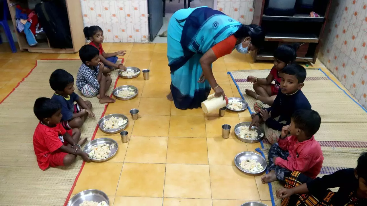 मिड-डे-मील में गिरी छिपकली, खाकर अस्पताल पहुंच गए 47 बच्चे