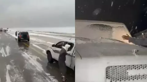 सऊदी अरब के अल-अहसा ने ओढ़ी बर्फ की चादर, लोकल शेख खुशी से नाचते आए नजर; Video Viral