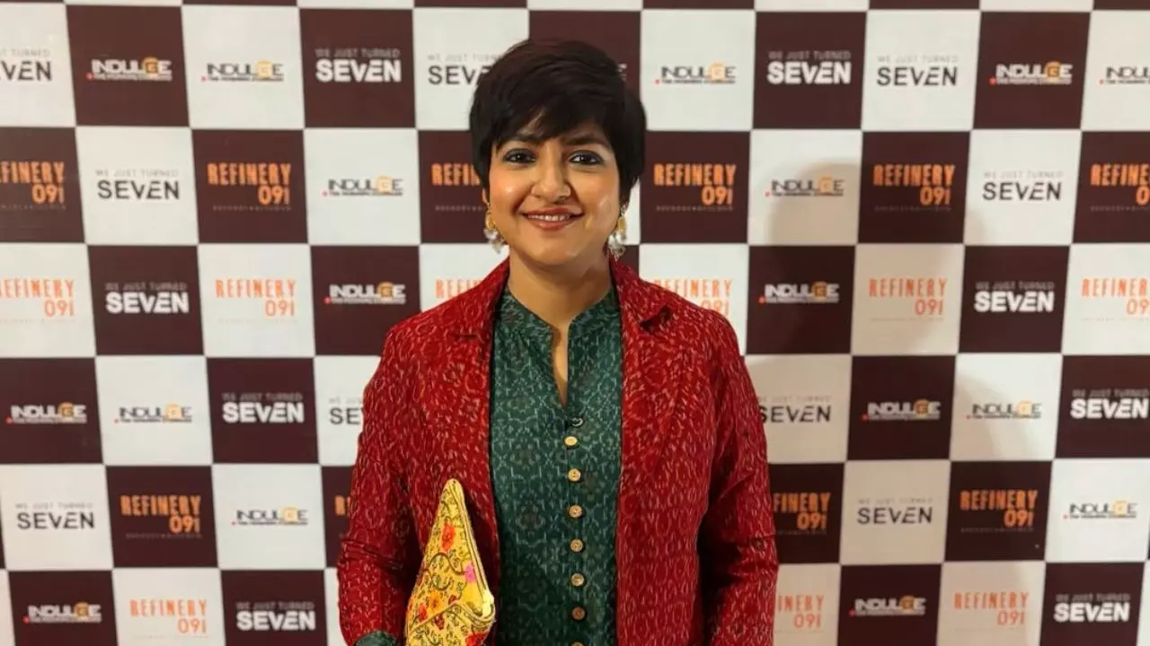 कुछ सेकुलर गाओ...  अचानक मंच पर चढ़ा शख्स और सिंगर Lagnajita Chakraborty संग की बदसलूकी, भाजपा ने किया विरोध