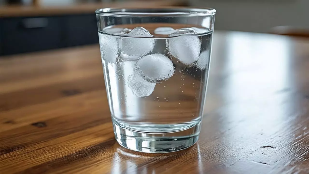 इन चीजों को खाने के बाद न करें पानी पीने की गलती, कमजोर होगा पाचन