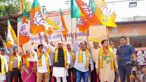 महाराष्ट्र निकाय चुनाव में महायुति का दबदबा, 129 सीटों पर बढ़त के साथ बीजेपी बनी सबसे बड़ी पार्टी, फडणवीस ने जनता को धन्यवाद दिया