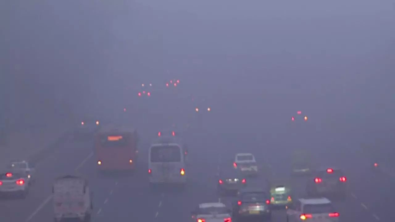 दिल्ली-NCR में AQI हुआ कम, यूपी में छाए रहेंगे बादल; कश्मीर और हिमाचल के कुछ इलाकों में भारी बारिश की चेतावनी