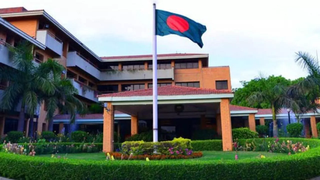 असुविधा के लिए खेद है...भारत के एक्शन से तिलमिलाया बांग्लादेश! भारतीयों के लिए वीजा सर्विस पर लगाई रोक