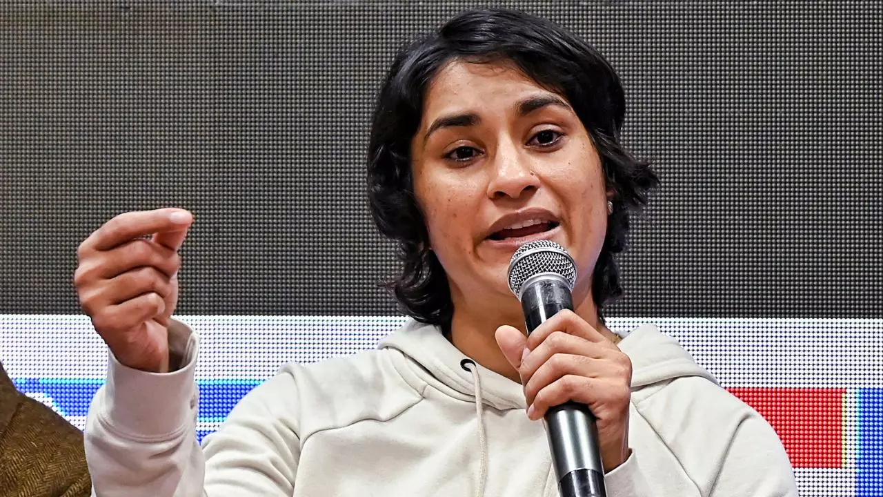 ‘बृजभूषण राजनीतिक ताकत से टिके हैं नहीं तो…’, विनेश फोगट ने साधा निशाना