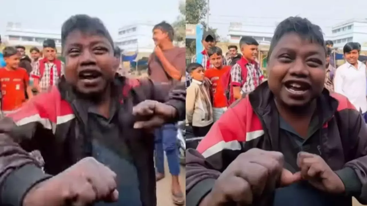 Krish Ka Gana Sunega... इन दिनों सोशल मीडिया में धूम मचाने वाला ये Viral लड़का कौन? देखिए Treading Video