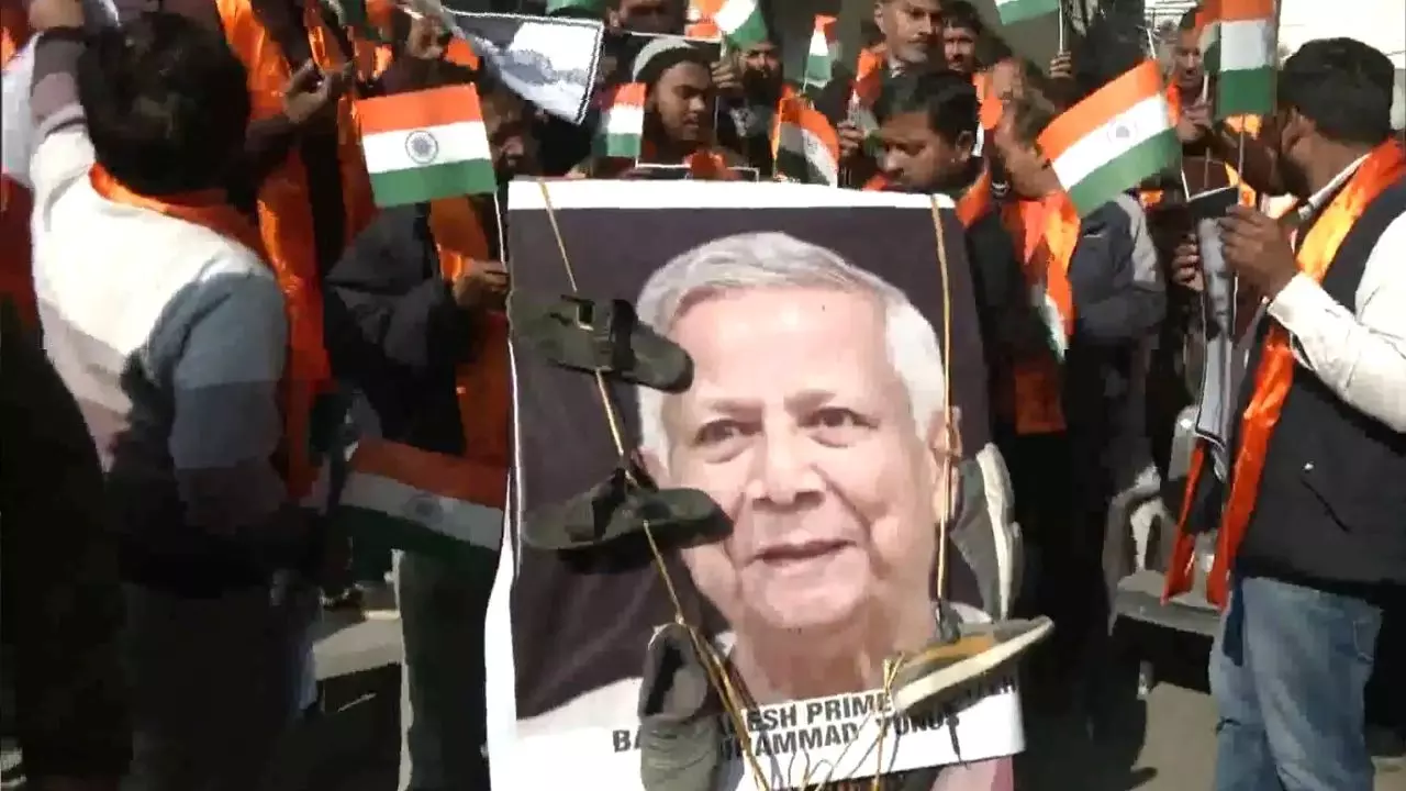 दिल्ली में बांग्लादेश हाई कमीशन के बाहर बवाल, ढाका ने भारतीय दूत को तलब किया; हिंदू लिंचिंग से बढ़ा तनाव- 10 Updates