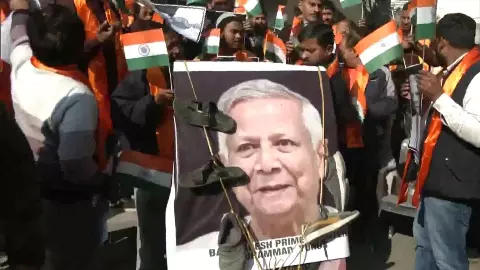 दिल्ली में बांग्लादेश हाई कमीशन के बाहर बवाल, ढाका ने भारतीय दूत को तलब किया; हिंदू लिंचिंग से बढ़ा तनाव- 10 Updates दिल्ली में बांग्लादेश हाई कमीशन के बाहर बवाल, ढाका ने भारतीय दूत को तलब किया; हिंदू लिंचिंग से बढ़ा तनाव- 10 Updates