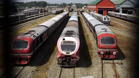 Sarkari Naukri: 10वीं पास के लिए युवाओं के लिए बड़ी खबर! 22 हजार पदों पर निकली बंपर भर्ती, क्या है एज लिमिट?