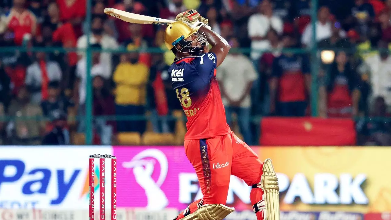 8 नंबर के बल्लेबाज ने उखेड़ दी बखिया, छक्कों की बरसात से कूट डाले 83 रन