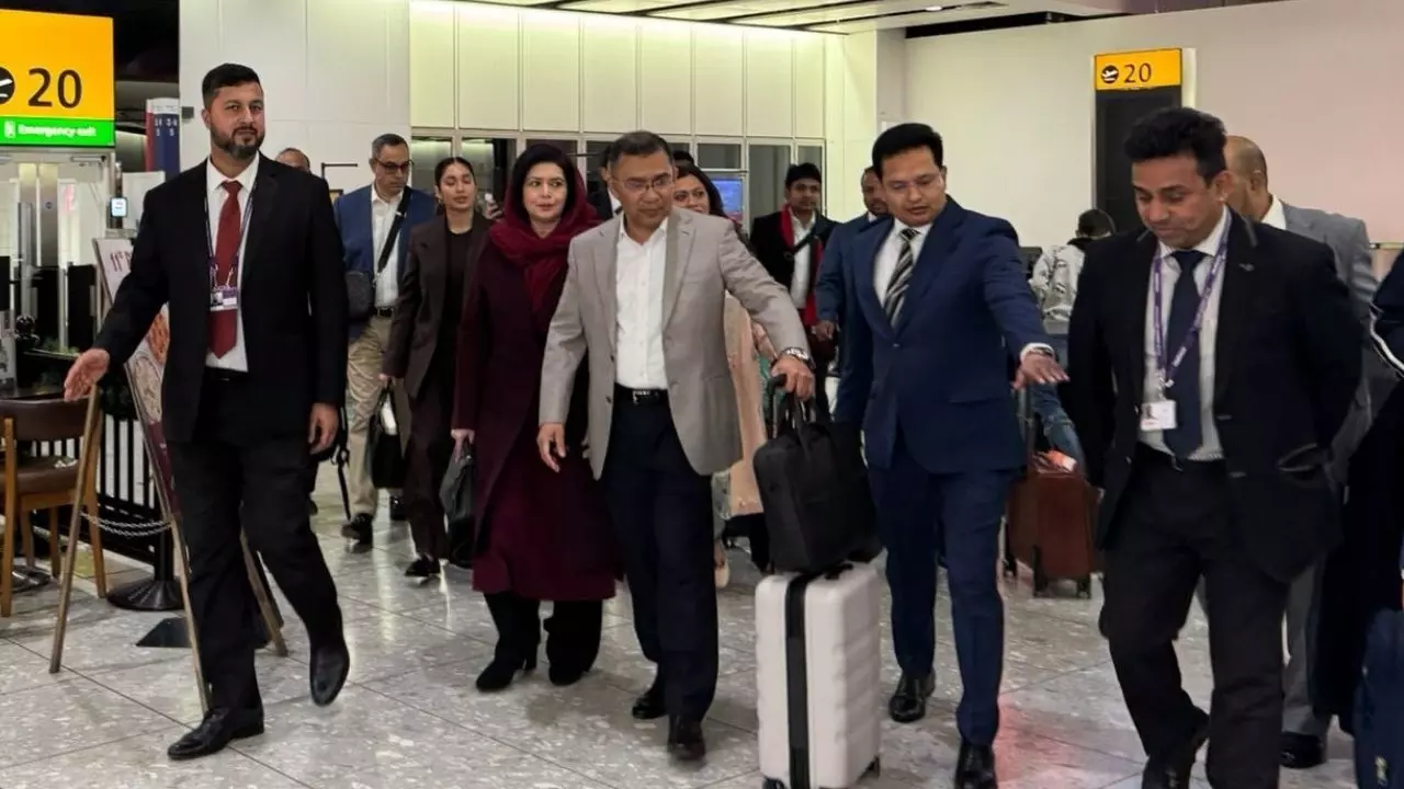 17 साल बाद डार्क प्रिंस की वापसी: तारीक रहमान के लौटते ही बांग्लादेश में सियासी भूचाल, भारत के लिए क्यों मायने रखता है ये मोमेंट