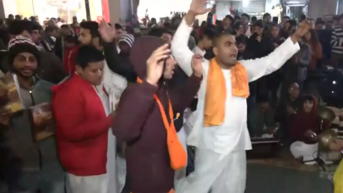 Aaj ki Taaza Khabar: क्रिसमस पर चर्च के पास इस्कॉन भक्तों ने गाया हरे राम हरे कृष्ण, लोग बोले- यही लखनऊ का कल्चर है- 25 दिसंबर की बड़ी खबरें