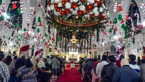 भारत के घरों में कैसे मनाया जाता है असली क्रिसमस? केक, कैरोल और करी में रची-बसी सदियों पुरानी देसी परंपरा