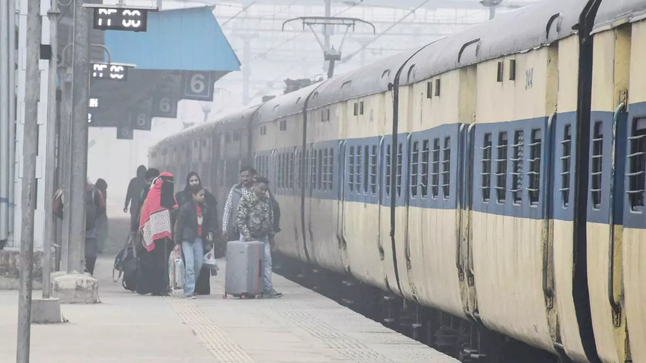 आज से ट्रेन का सफर हुआ महंगा: नए किराए लागू, जानिए किस क्लास में कितना बढ़ा दाम और क्यों बढ़ाया गया किराया