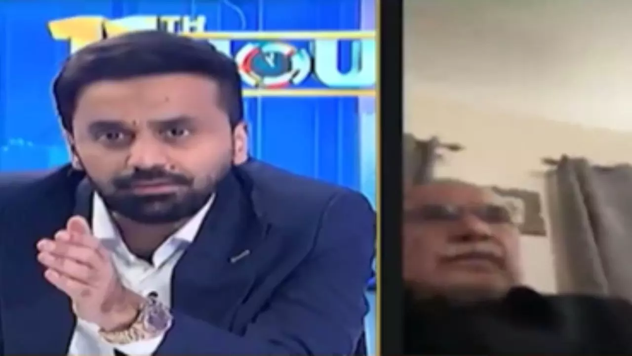 टीवी पर लाइव डीबेट में शामिल पाकिस्तान मंत्री को पत्नी ने जड़े तमाचे, सोशल मीडिया पर Video Viral; यूजर्स बोले- पुरुष कहीं भी सेफ...